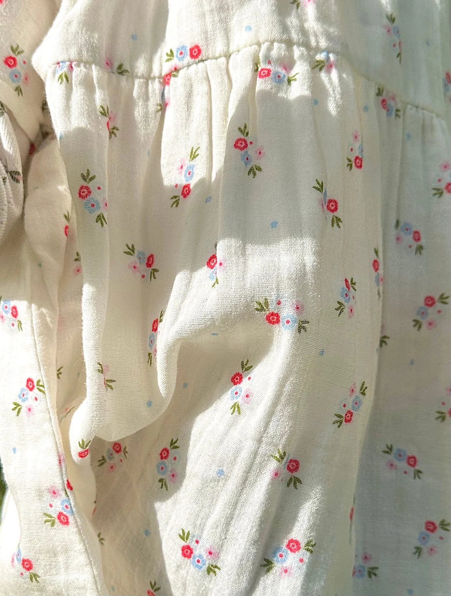 Muslin kjóll með blómamynstri